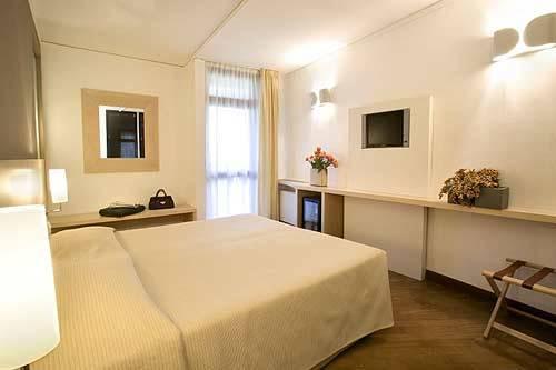 Country Hotel Borromeo Peschiera Borromeo Dış mekan fotoğraf